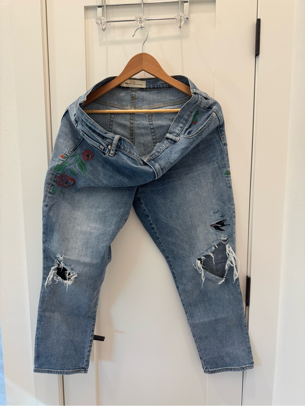 GAP Light Denim Jeans with Red Floral Embroidery women’s 33